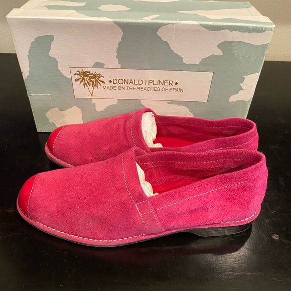 LIANE at Donald Pliner DONALD PLINER FLATS NWT PINK SEUDE 7.5 DISPLAY SHOE